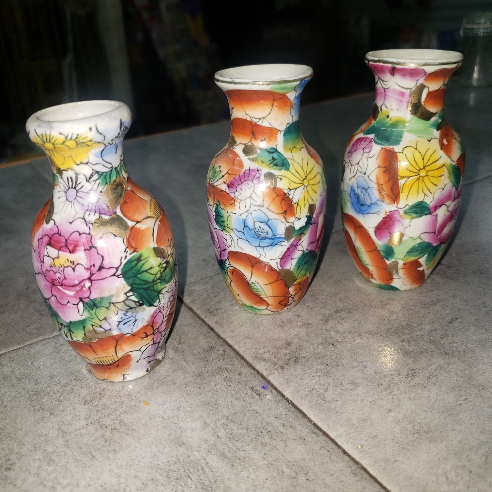 3 Chinese mini vases  and set of 2 mini ginger vases